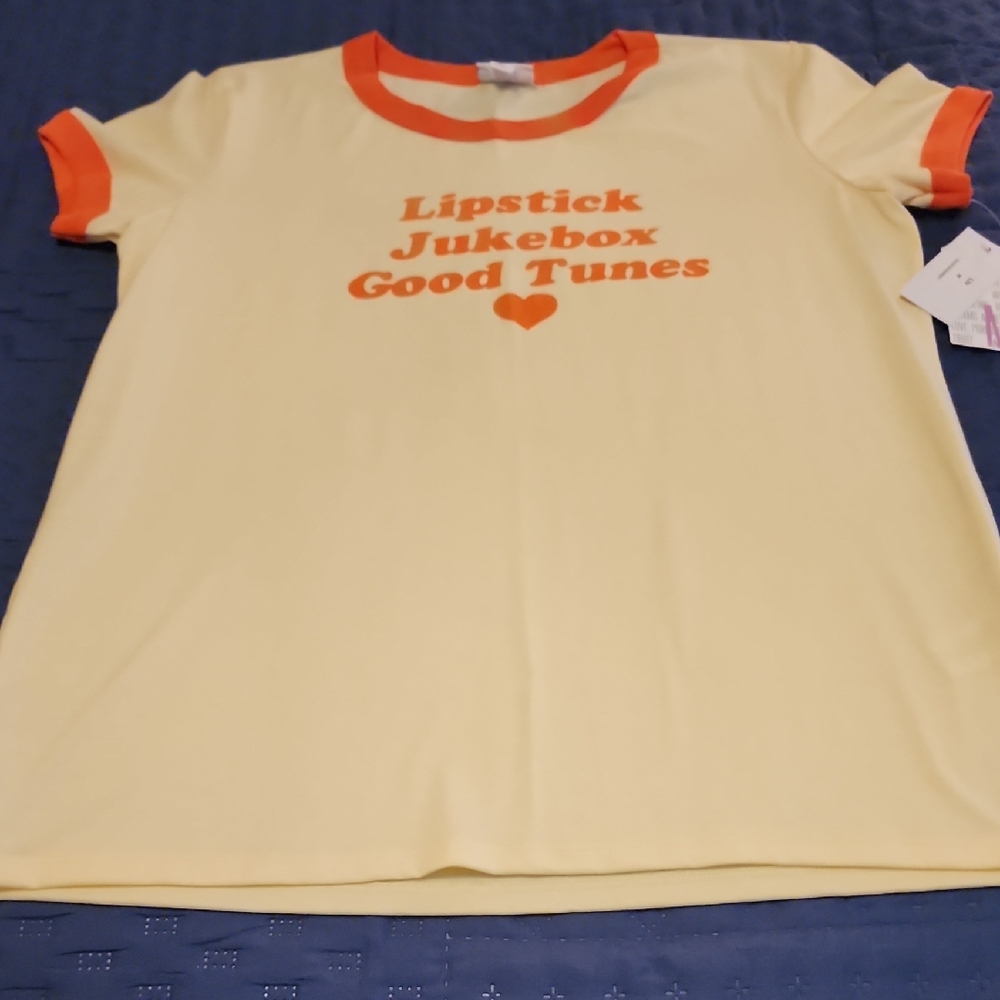 **FINAL SALE**DONATE 04/19**             NWT LULAROE LIV T-SHIRT-SIZE MED